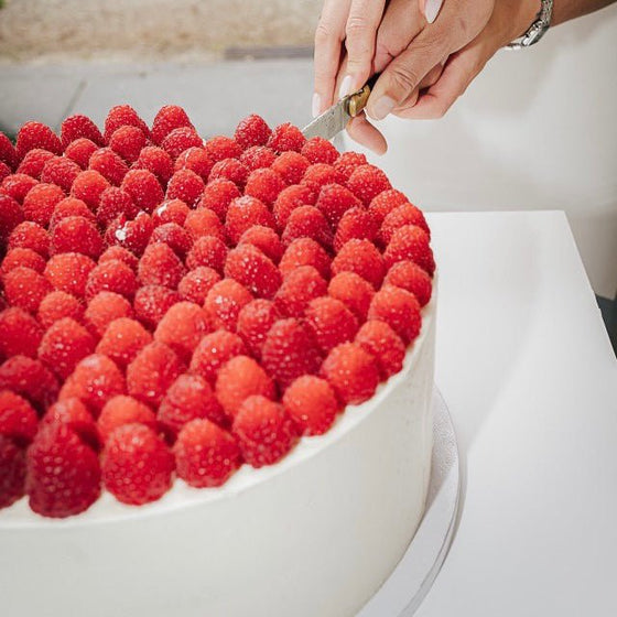 Hochzeitstorte mit Himbeeren | vegan möglich - Barcomi's & Cynthia Barcomi's Onlineshop