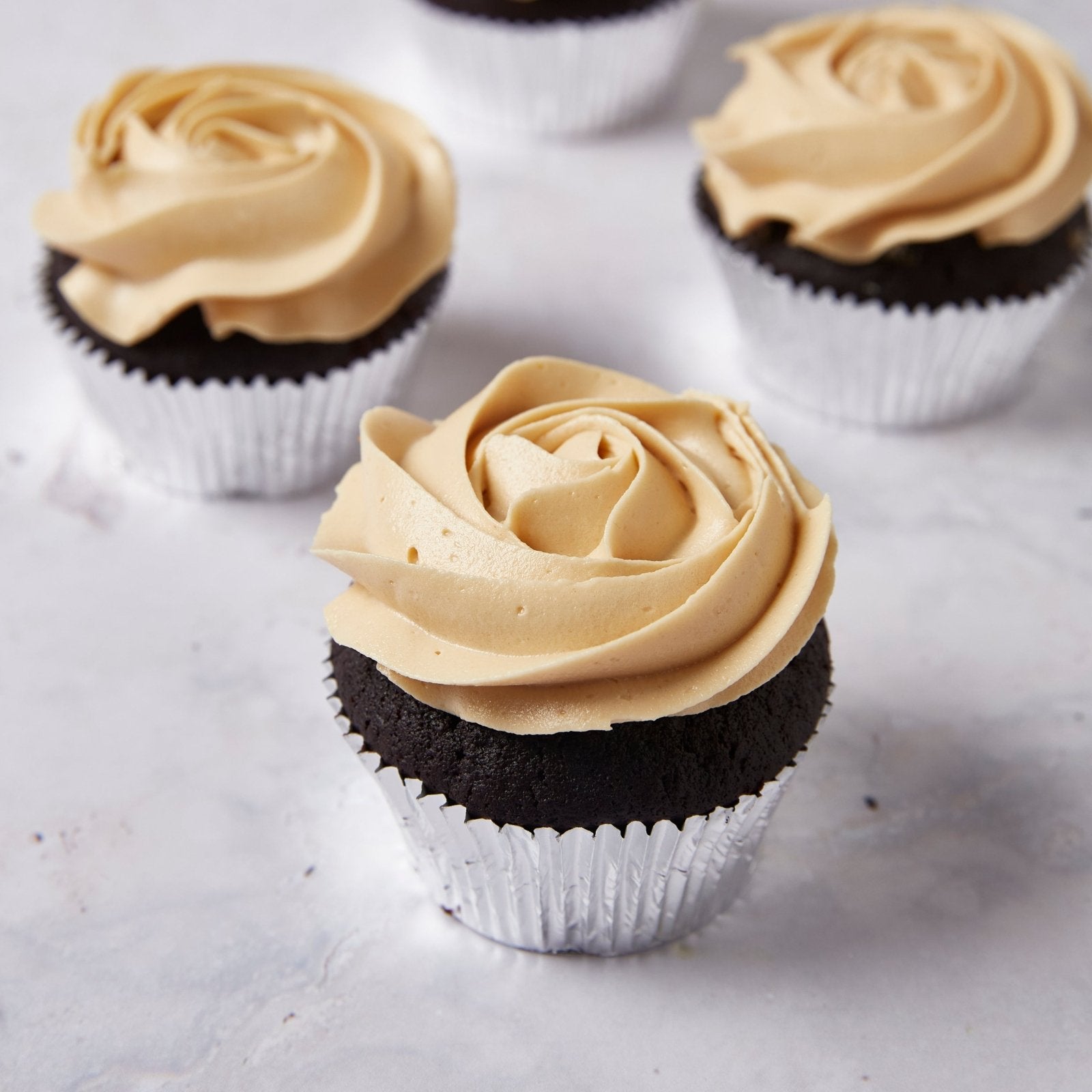 Schokoladen Cupcake mit Erdnussbutter - Frosting | vegan - Barcomi's & Cynthia Barcomi's Onlineshop