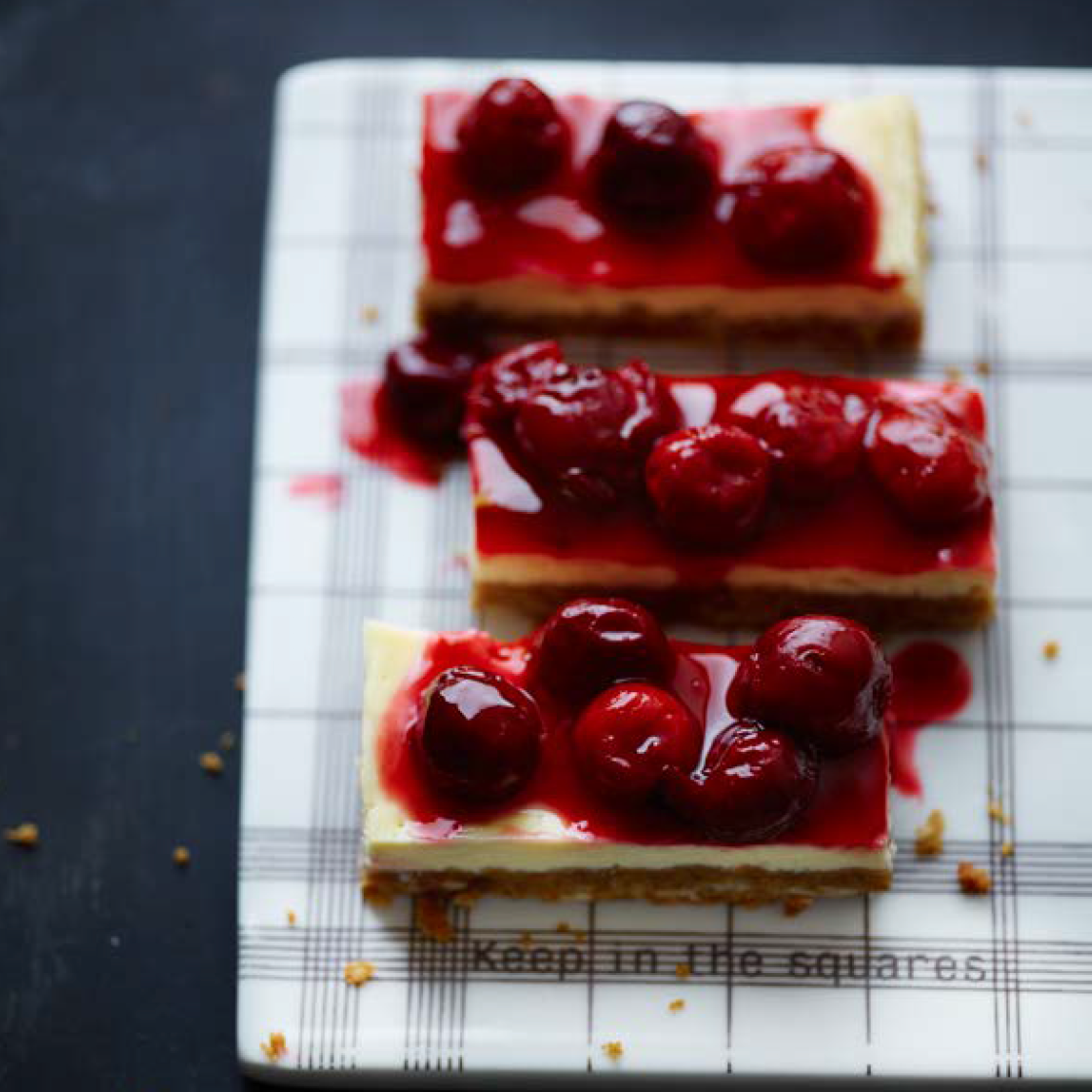 Set Buch "Cheesecake, Pies & Tartes" & Rechteckige Tarteform 36 x 12 cm | 2-Teilig