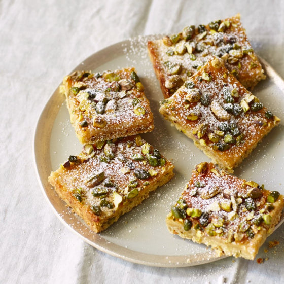 Set Buch "Modern Baking" & Rechteckige Backform mit Herausziehbarem Boden 23 x 23 cm