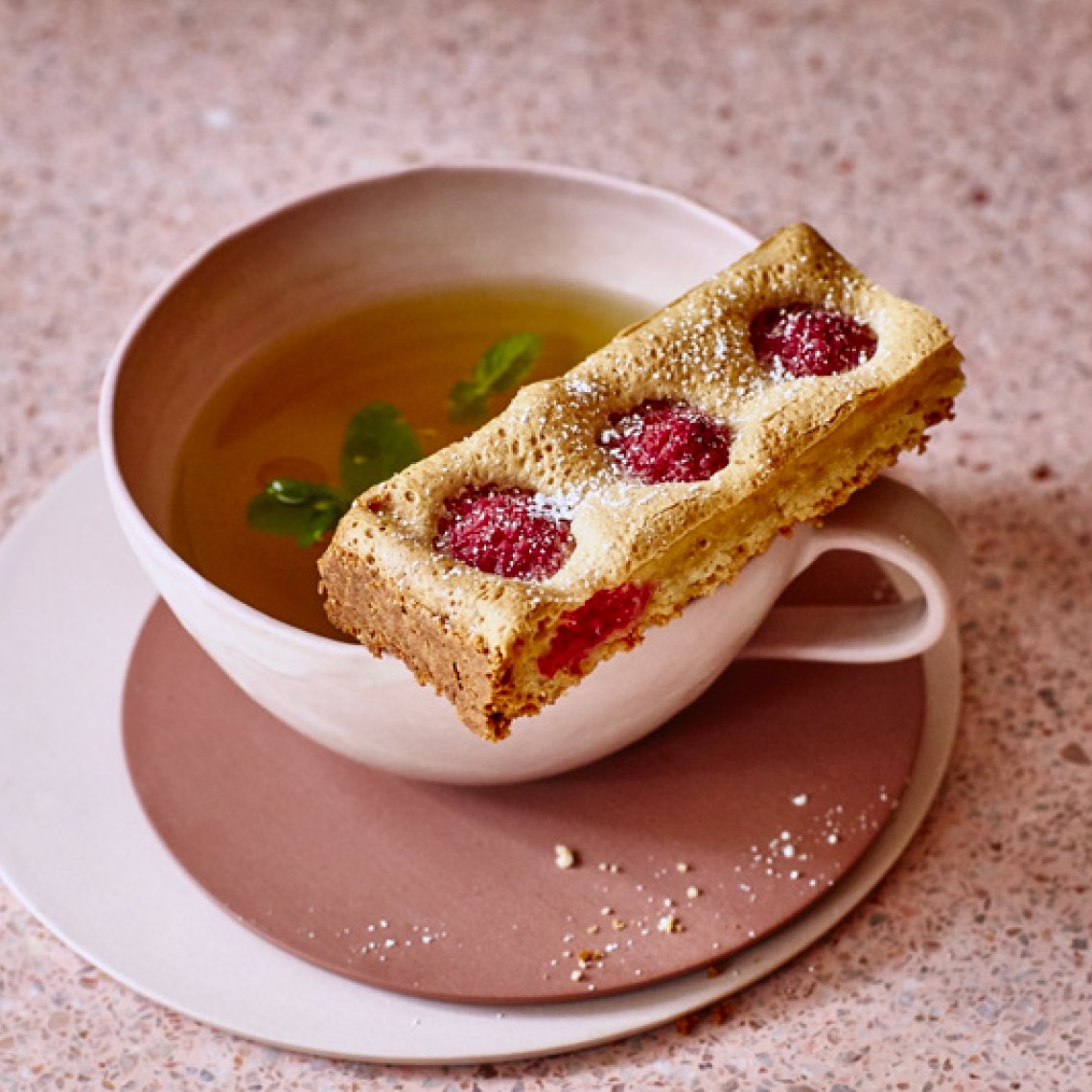 Set of book "Modern baking" & rectangular baking dish with pull-out ground 23 x 23 cm