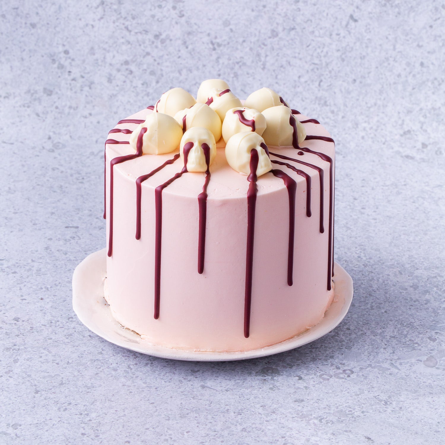 White Chocolate Skull Drip Cake | vegan possible